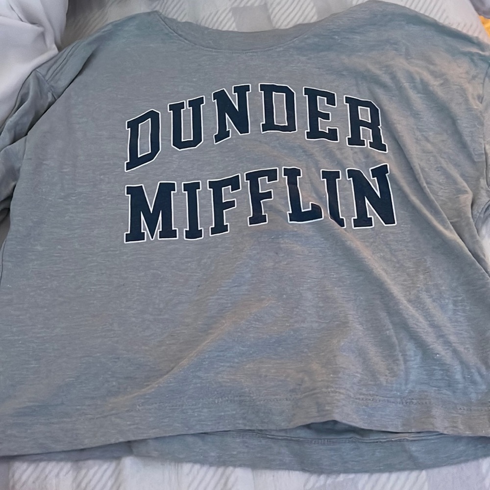 Slightly cropped Dundee mufflin tee
